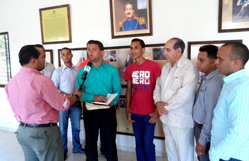 El Director Provincial de la Juventud de Espaillat, el Lic. Richard Ulloa, quien  mostró su  agradecimiento  al  superior  gobierno central, quien en conjunto con el Gobernador de la Provincia Espaillat Diloné Ovalles y demás jóvenes invitados